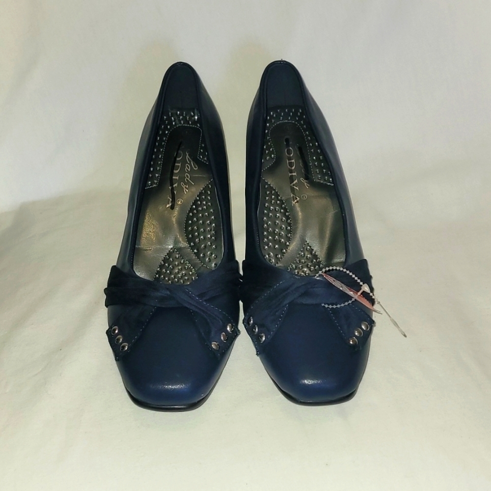 NWT Blue pumps